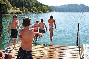 Sunny Holiday Apartment With Balcony on Klopeinersee With Private Beac