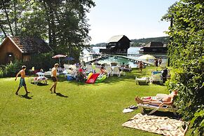 Sunny Holiday Apartment With Balcony on Klopeinersee With Private Beac
