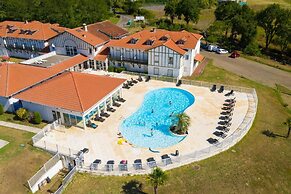 Cassen Holiday House With Pool