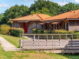 Cassen Holiday House With Pool