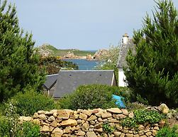 Charming Holiday Home by the sea in Plougasnou