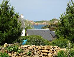 Charming Holiday Home by the sea in Plougasnou