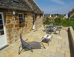 Charming Holiday Home by the sea in Plougasnou