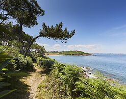 Charming Holiday Home by the sea in Plougasnou