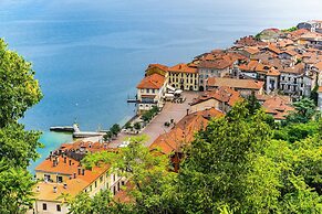 Incanto Sul Lago Pied Dans L Eau