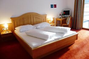 Chalet in Fiss With Panoramic Mountain Views
