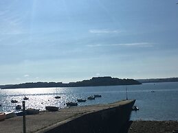 Holiday Home With sea Views, Roscanvel