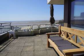 Apartment in North Sea Region Near Beach
