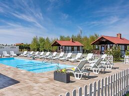 Holiday Homes With Pool Access, Darlowo