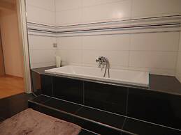 Geraumige Villa Solitude in Wendorf im Bernstein Resort