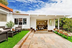 Villa With Pool and Extravagant Architecture