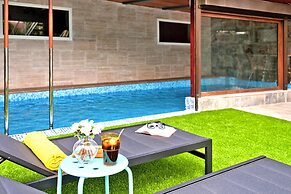 Villa With Pool and Extravagant Architecture