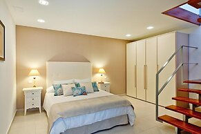 Villa With Pool and Extravagant Architecture