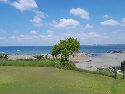 Flat With Direct Beach Access