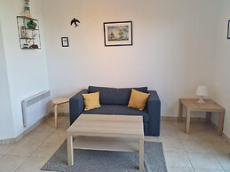 Flat With Direct Beach Access
