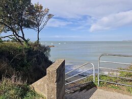 Flat With Direct Beach Access