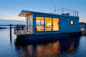 Houseboat in Egernsund at the Marina Minde