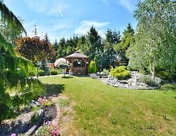 Holiday Apartment, 3 Bedrooms, Garden, Slowino