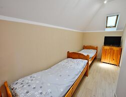 Holiday Apartment, 3 Bedrooms, Garden, Slowino