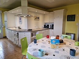 Beautiful Family Holiday Home in Diben, Plougasnou