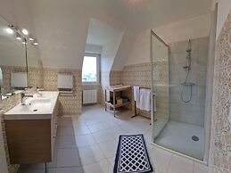 Beautiful Family Holiday Home in Diben, Plougasnou