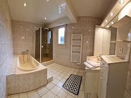 Beautiful Family Holiday Home in Diben, Plougasnou