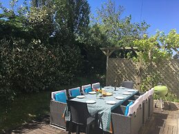 Beautiful Family Holiday Home in Diben, Plougasnou