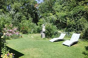 Apartment in Caderousse With Pool