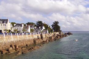 Villa in Locquirec With Garden