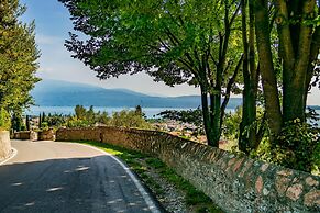 Agata Maison-historical Center and Lake