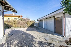 Cedar House Villa Few Minutes From Lake