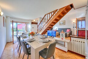 Cedar House Villa Few Minutes From Lake