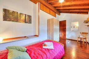 Cedar House Villa Few Minutes From Lake