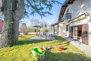 Cedar House Villa Few Minutes From Lake