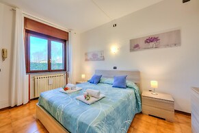 Cedar House Villa Few Minutes From Lake