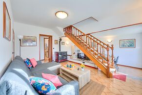 Cedar House Villa Few Minutes From Lake