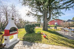 Cedar House Villa Few Minutes From Lake