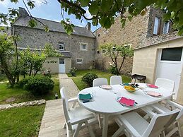 Stone House Typical of the Pays de Rance, 900m From the Beach