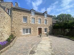 Stone House Typical of the Pays de Rance, 900m From the Beach