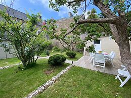 Stone House Typical of the Pays de Rance, 900m From the Beach