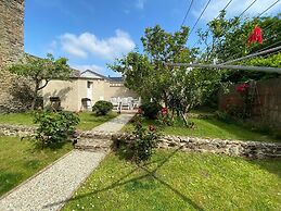 Stone House Typical of the Pays de Rance, 900m From the Beach