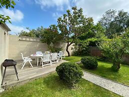Stone House Typical of the Pays de Rance, 900m From the Beach
