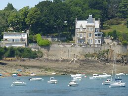 Stone House Typical of the Pays de Rance, 900m From the Beach