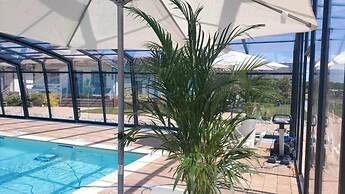 Holiday Homes With air Conditioning, Pool, Jacuzzi
