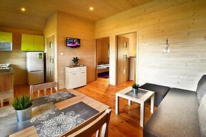 Holiday Homes With air Conditioning, Pool, Jacuzzi