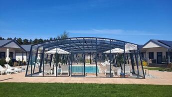 Holiday Homes With air Conditioning, Pool, Jacuzzi