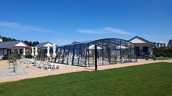 Holiday Homes With air Conditioning, Pool, Jacuzzi