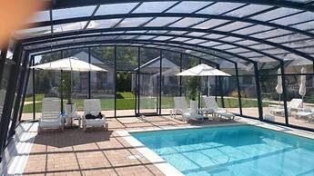 Holiday Homes With air Conditioning, Pool, Jacuzzi