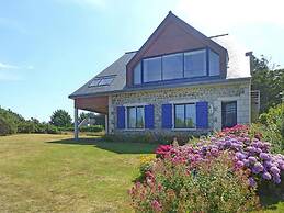 Comfortable Holiday Home With Fantastic sea View