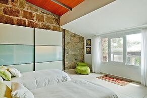 Villa With Pool and Beautiful Architecture